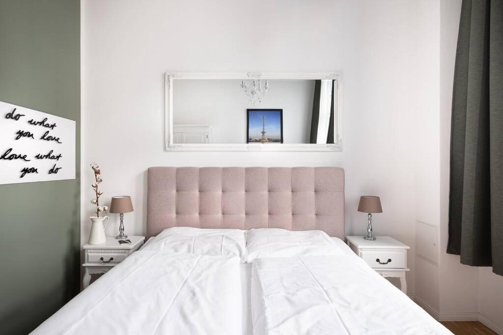 Apartment Sc 05 By Rockchair L Superhost Status L 2 Bedrooms Boxspringbeds Balcony Elevator - Cozy Family & Business Flair Welcomes You!